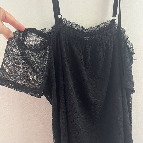 New Torrid Woman Top Off-shoulder sleeves lace Size 2 Black polyester plus - Picture 3 of 12